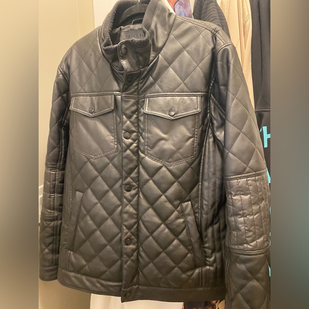 Brand new worn once Perry Ellis leather jacket size xl